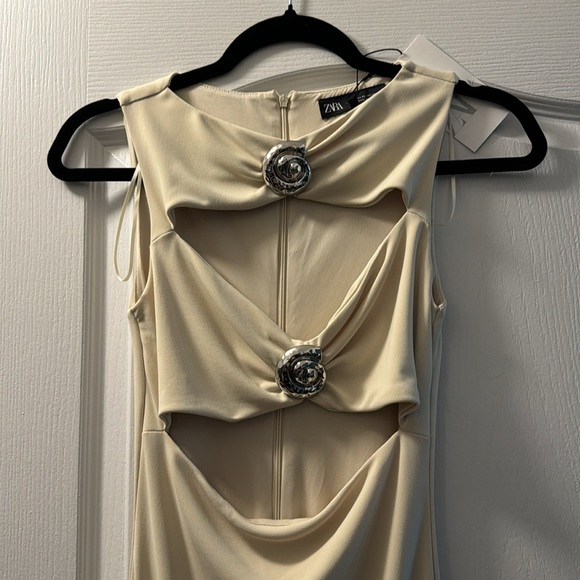 Cutout dress - Picture 8 of 10